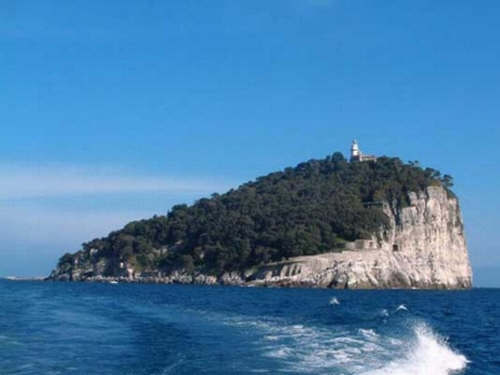 Isola Tino