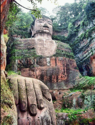 mastodontico Buddha di Leshan in Cina