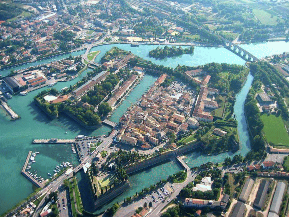 Veduta aerea di Peschiera del Garda