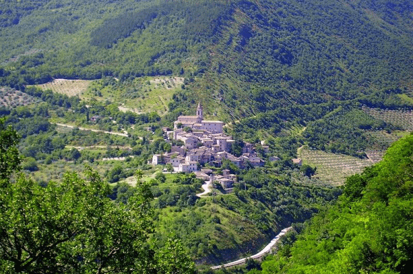 Veduta dall alto del Castello di Pievefavera Macerata fotospettacolari