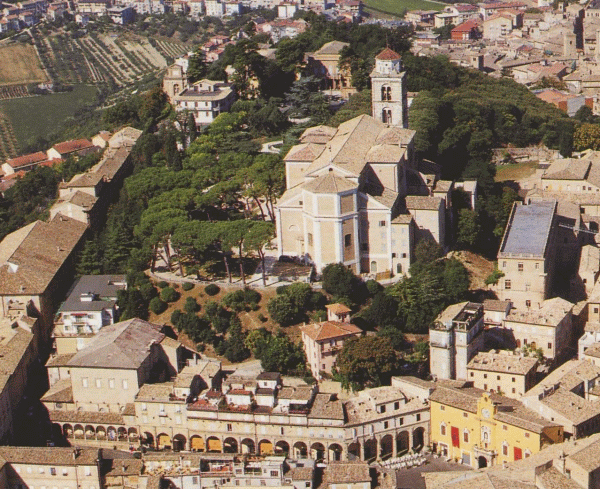 Veduta aerea di Fermo con il Duomo Marche fotospettacolari