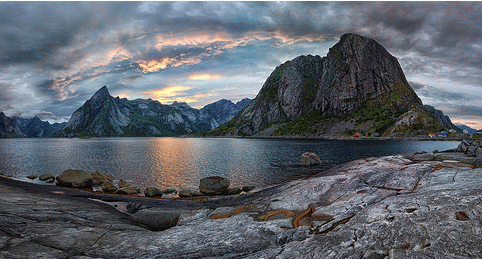 Panorama al tramonto nelle isole Lofoten