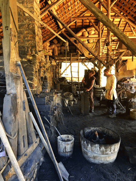 Guedelon muratori interno