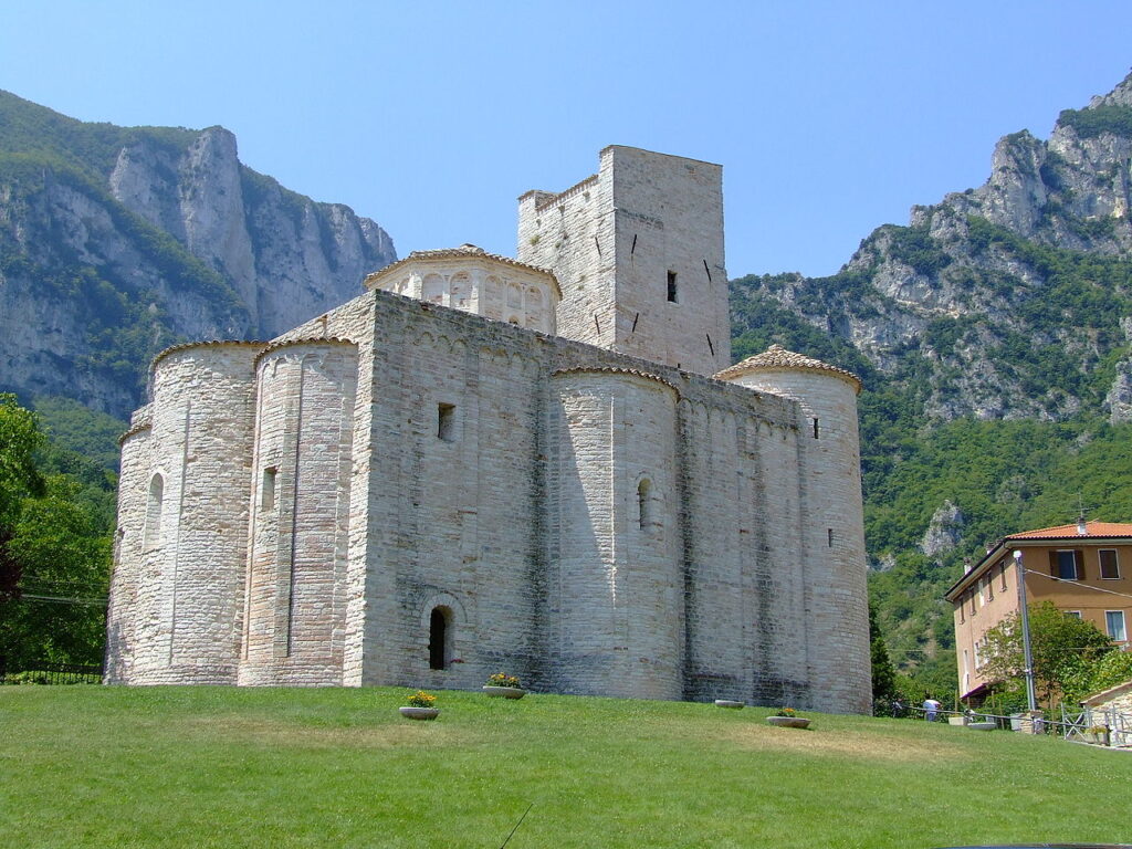 Abbazia di San Vittore alle Chiuse (Ancona)